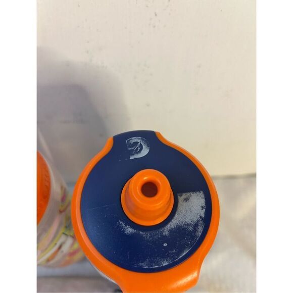 3 Gatorade cups plus towel Flip top multi-color - Picture 2 of 4